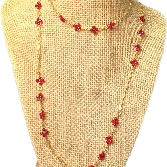 🍒18” Necklace with Small Scarlet Flowers Sitting on a Gold Tone Vine Like Chain - Picture 6 of 7